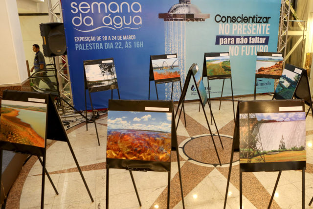 Exposição fotográfica é parte das comemorações da Semana da Água e pode ser visitada até a sexta-feira (24) (Denio Simões/Agência Brasília)