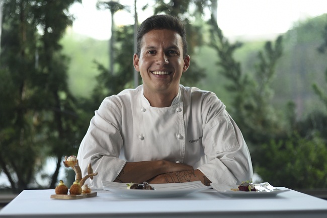 O jovem chef Thiago Paraíso trouxe influências da Suíça e da Austrália, onde já morou: 'Tento criar um equilíbrio de texturas e de sabores' (Raimundo Sampaio/Esp. Encontro/DA Press)