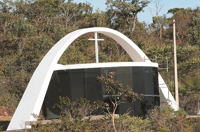 Tambm projetada por Oscar Niemeyer, a capela Dom Bosco fica em meio ao cerrado: 
 um dos espaos que esto previstos no espao de reforma pelo governo (Minervino Junior/Encontro/DA Press)