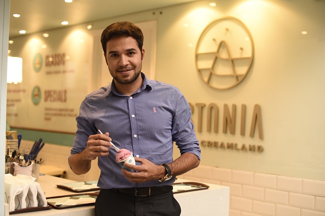 O empresário Murilo Furtado, sócio da rede de gelatos Stonia Ice Creamland, que tem apenas seis meses: 'Nos finais de semana aqui, por muitas vezes o movimento é maior do que o da Asa Sul'  (Raimundo Sampaio/Esp. Encontro/DA Press)