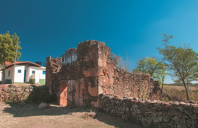 Ruínas do sítio Boa Vista do Paraopeba, construído no século XVIII: vestígios revelam como e onde acontecia o processo de fundição clandestino de ouro e moedas  (Paulo Márcio)