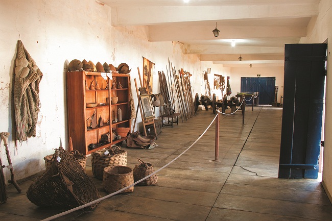 3) Instrumentos de trabalho diversos que remontam ao século XVIII  (Roberto Rocha )