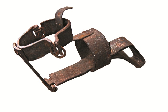 6) Conhecido como tamanco do suplício, usado para impedir a fuga de escravos   (Roberto Rocha )