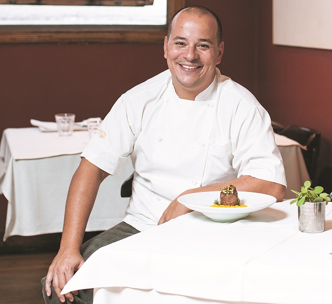 Do restaurante A Favorita, em Lourdes, o chef Caetano Sobrinho leva suas receitas contemporâneas: responsável por um dos festins (Denis Medeiros )