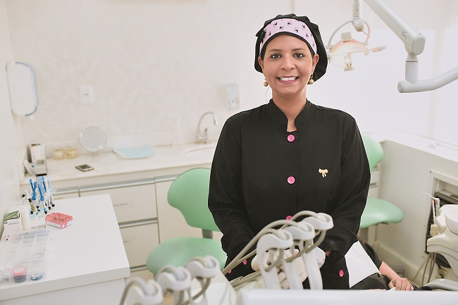 Para Nathalia Luna, em geral as pessoas não previnem os problemas odontológicos: 'A consulta semestral com o dentista é tão importante quanto o check-up cardiológico ou ginecológico', diz (Raimundo Sampaio/Esp. Encontro/DA Press )