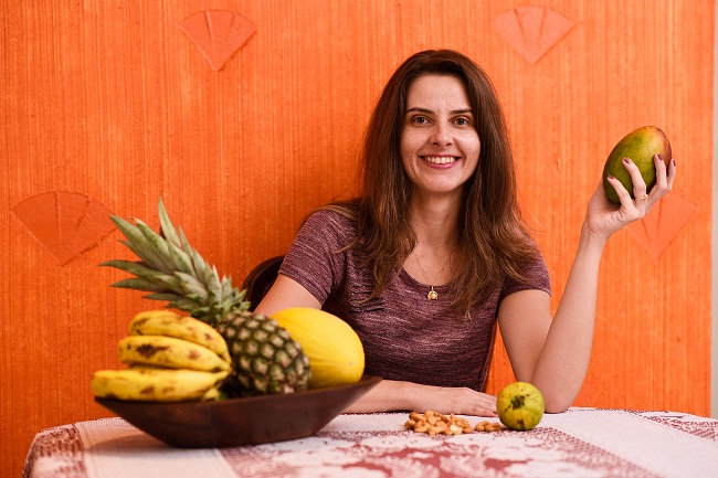 A fisioterapeuta Vanessa Moura faz consultas regulares à nutricionista, desde que passou por reeducação alimentar: 'Sempre aprendo algo novo. Eu perdi peso e agora vou para manter a saúde' (Raimundo Sampaio/Esp. Encontro/DA Press)