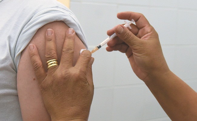 
Nada de pânico, recomenda a Secretaria de Saúde do DF: maioria da população de Brasília já tomou a vacina (Ed Alves/CB/DA Press)