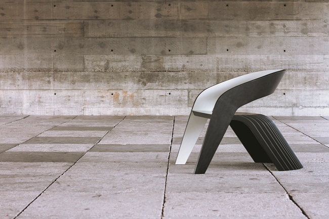 Esta cadeira, que leva o nome de Delta, foi apresentada na feira Paralela Móvel, em 2016: linha explorou novas técnicas de fabricação (Renata D'almeida/Divulgação)