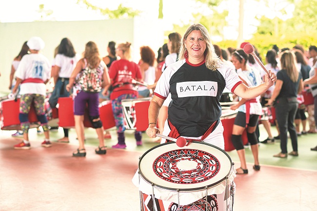 Daniela Trigueiros, percussionista do Batalá: 'Vejo que o grupo tem este poder na vida das mulheres, de nos mostrar que somos muito fortes e capazes de tudo' (Raimundo Sampaio/Esp. Encontro/DA Press)