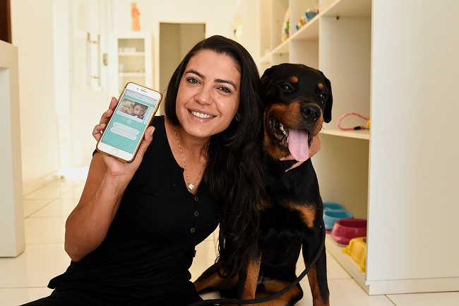 A veterinária Raquel Prater, criadora do Vets'Go!, que oferece consultas e exames 
em casa: 'Com a procura pelos veterinários, conseguimos baixar 
o preço mínimo 
das consultas' (Raimundo Sampaio/Esp. Encontro/DA Press)
