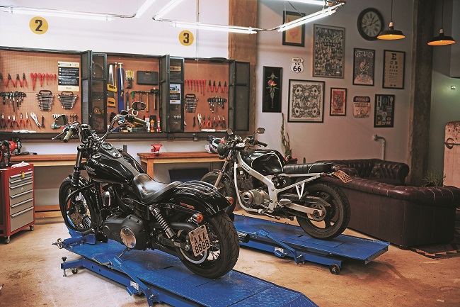 A ideia da comunidade vai além de oferecer consertos e customização de motos novas ou antigas: o clube é um ponto de encontro de quem é apaixonado por elas (Raimundo Sampaio/Esp. Encontro/DA Press)