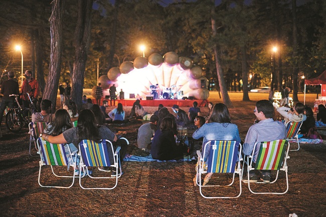Público se reúne no Parque da Cidade para ouvir jazz: toda quinta-feira tem apresentação (Raimundo Sampaio/Esp. Encontro/DA Press)