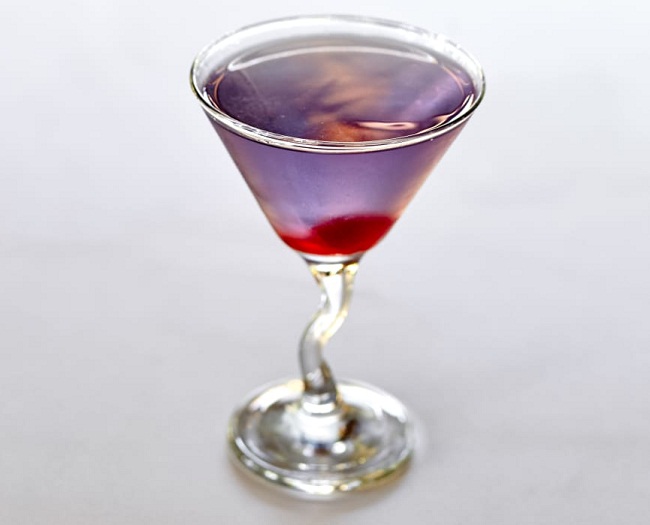 Aviator (R$28): gin Tanqueray, xarope de violeta, limão siciliano (Divulgação)
