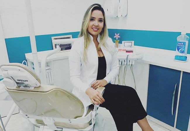 A cirurgiã dentista, Mariana Oliveira, explica que gengivite é reversível e geralmente pode ser eliminada com uma limpeza profissional  (Divulgação )