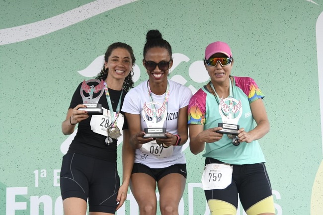 As campeãs na categoria geral - 10 km: Senara Almeida da Silva (2º lugar), Priscila Lima Teixeira (1º lugar) e Maria Caires (3º lugar) (Ed Alves/CB/DA Press)