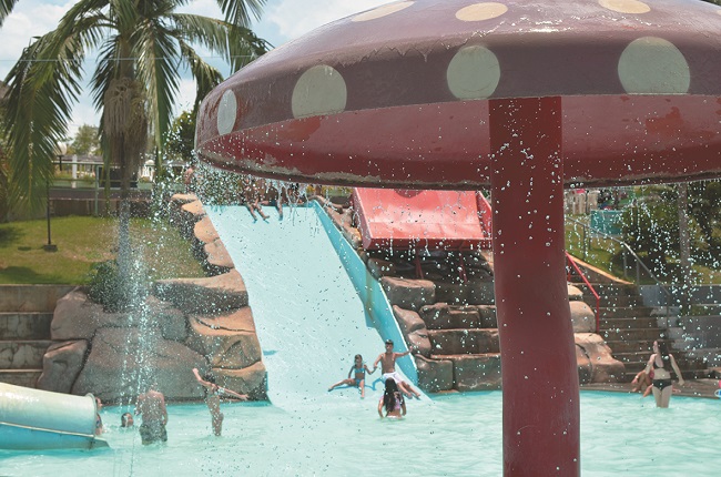 Veja seis parques aquáticos com day use em Minas para aproveitar o dia na  piscina!